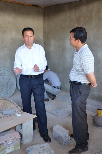 宾川县人民政府县长阿泽新对企业发展提出宝贵建议